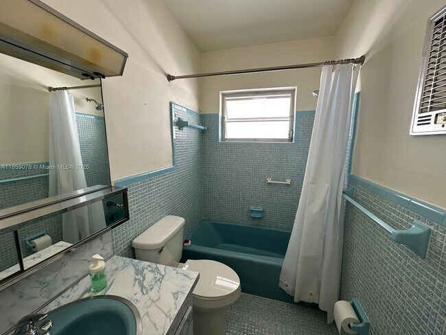 Foto del edificio - 1300 N 17th Ave