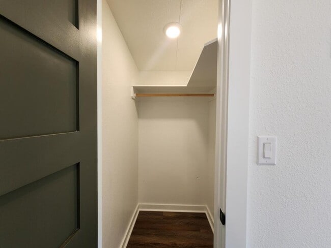 Foto del edificio - 1403 W 11th St