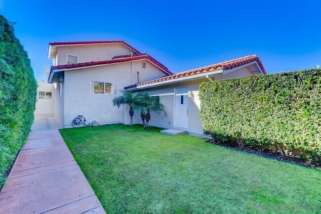 Building Photo - 8384 La Jolla Shores Dr