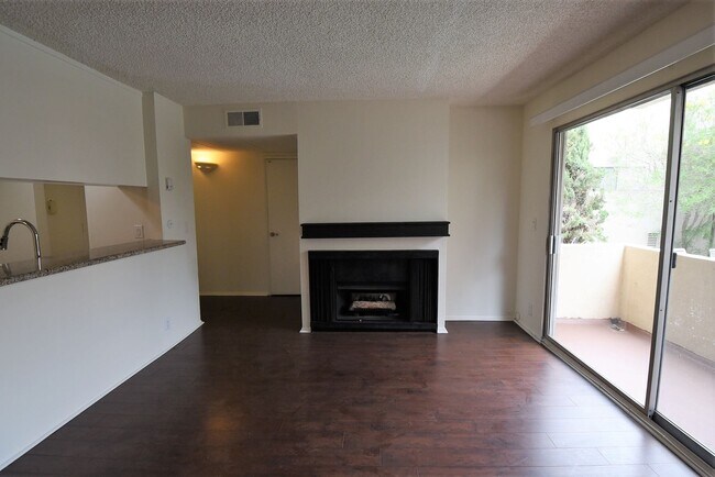 Building Photo - 12241