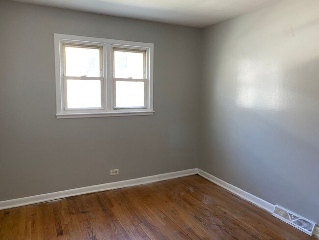Building Photo - 9040 S Dauphin Ave