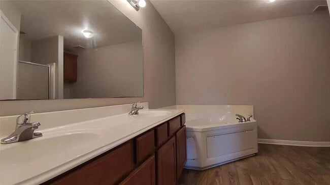 Building Photo - 16287 Long Valley Ct