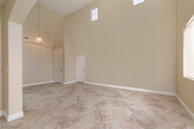 Foto del edificio - 5242 Spring Canyon St