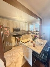 318 T St NE
