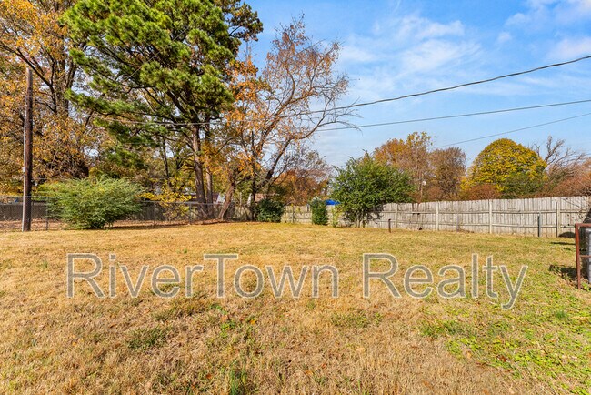 Building Photo - 1093 N Watkins St