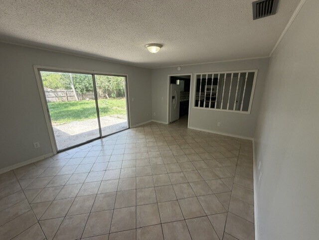 Foto del edificio - 3850 University Club Blvd