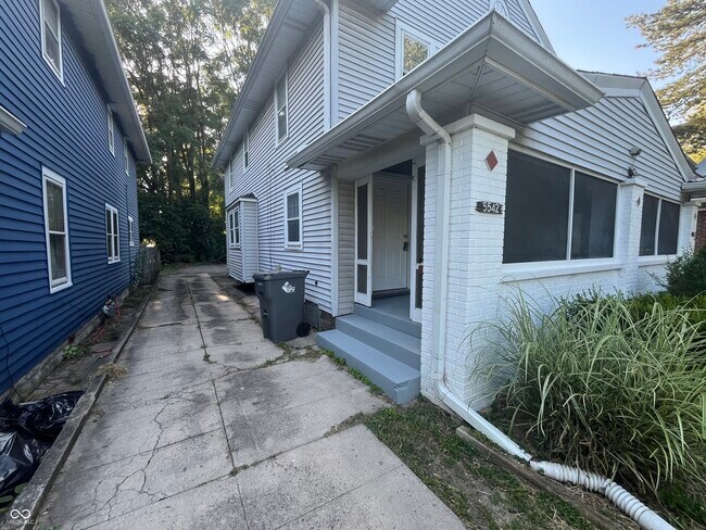 Foto del edificio - 5542 N College Ave