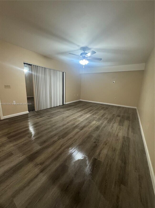 Foto del edificio - 119 Live Oak Ln