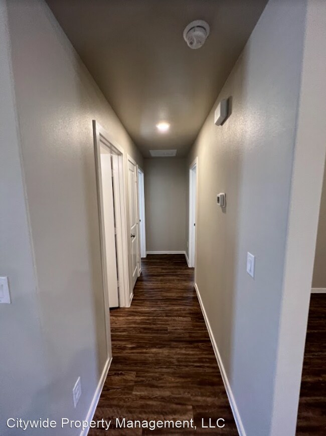 Foto del edificio - 3 br, 2 bath House - 2036 Kenwood Avenue