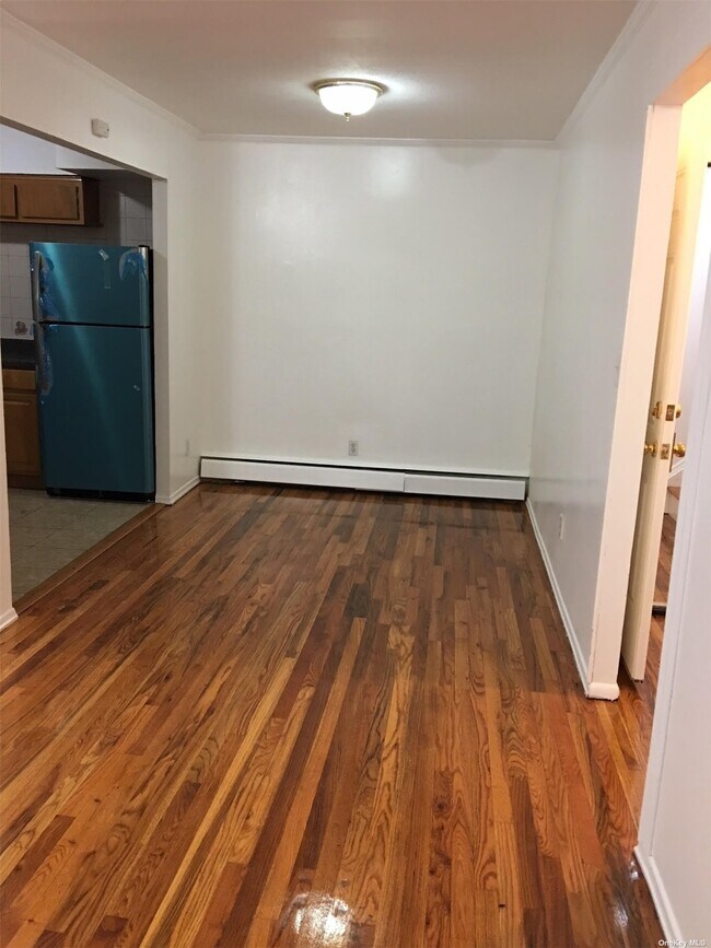 Foto del edificio - 92-07-92242 242nd St