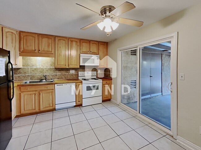 Foto del edificio - 7081 Russan Ln