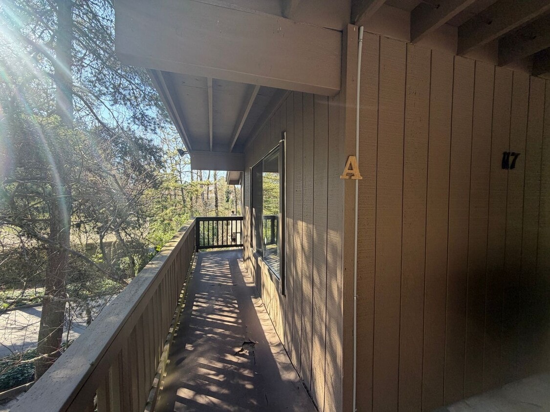 Sylvan Heights Condo - Minutes From Downtown. Rent includes Water/Sewer & Garbage. Clubhouse in... - Sylvan Heights Condo - Minutes From Downtown.  Rent includes Water/Sewer & Garbage.  Clubhouse in...