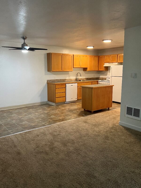 Building Photo - 17250 SW Heritage Ct