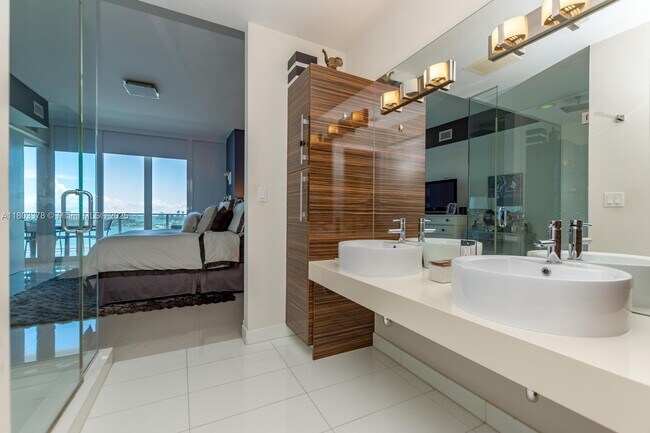 Foto del edificio - 2020 N Bayshore Dr