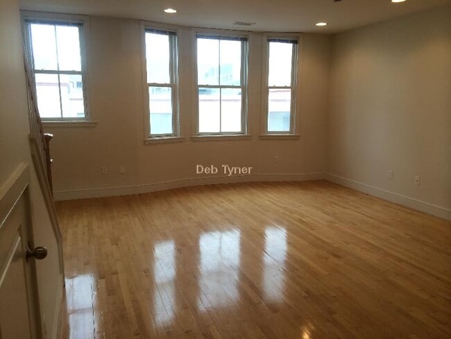 Building Photo - 108 Second St