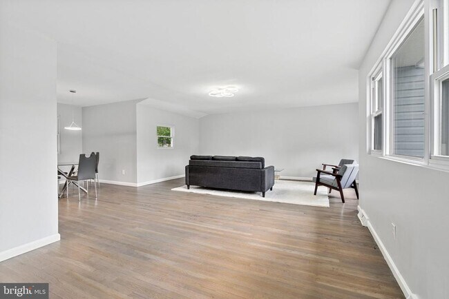 Foto del edificio - 501 Bloomfield Dr