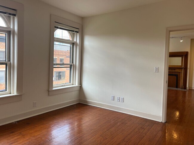 Foto del interior - 692 N High St