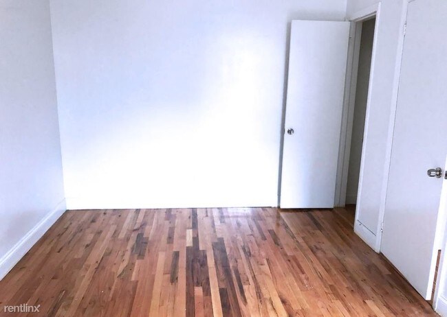 Building Photo - 832 Madison St