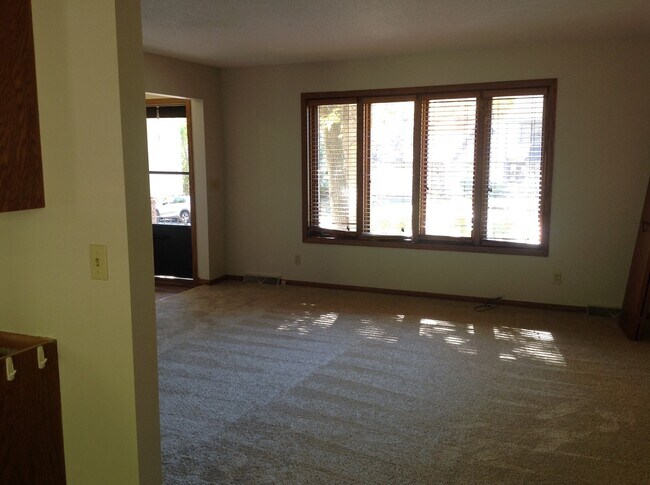 Foto del edificio - 115 Emerson Ave W