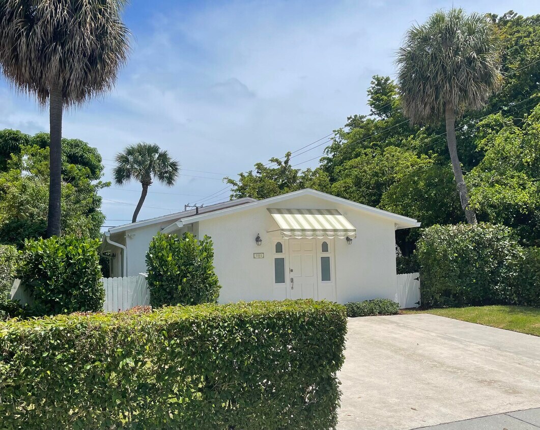 Primary Photo - 301 Valencia Rd