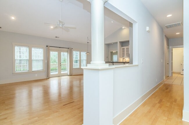 Building Photo - 314 Shorepoint Drive