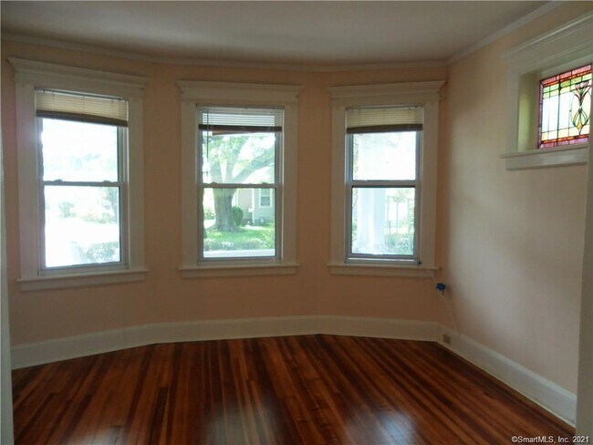 Building Photo - 472 Villa Ave