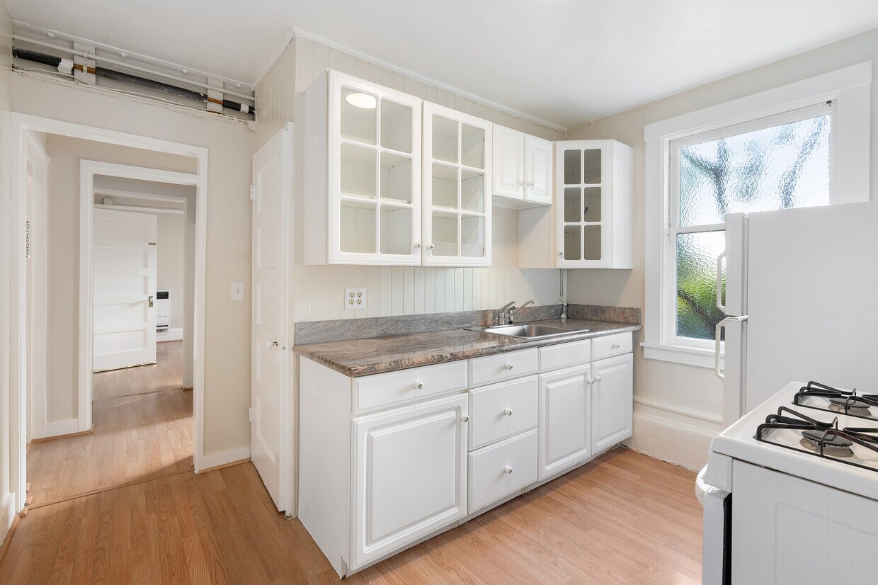 Building Photo - 40 Brookside Ave
