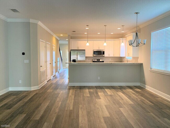 Building Photo - 3 br, 2.5 bath Townhome - 225 E Grant st