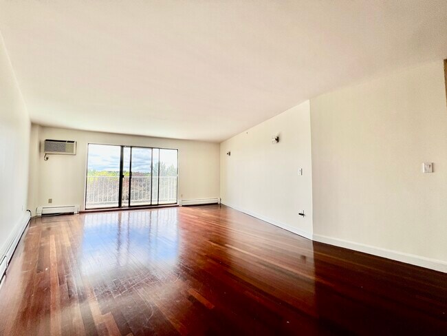Foto del edificio - 141 Coolidge Ave