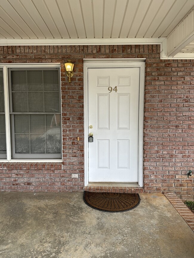 Building Photo - 94 Valley Dr