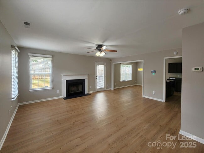 Foto del edificio - 3303 Reid Brook Ln