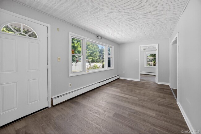 Building Photo - 4 Riverview Ave