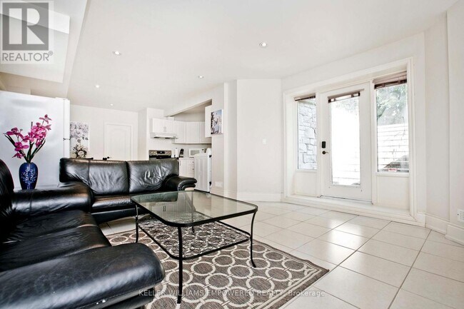 Building Photo - 206 Kingsdale Ave