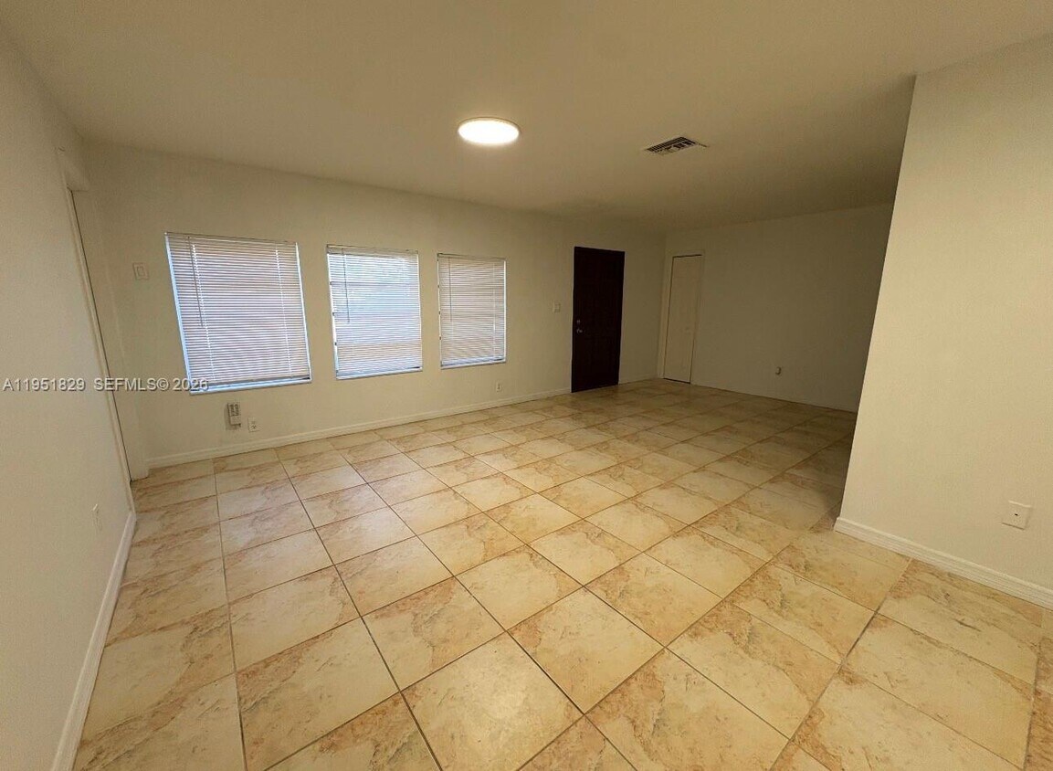 Building Photo - 7910 SW 131st Ave