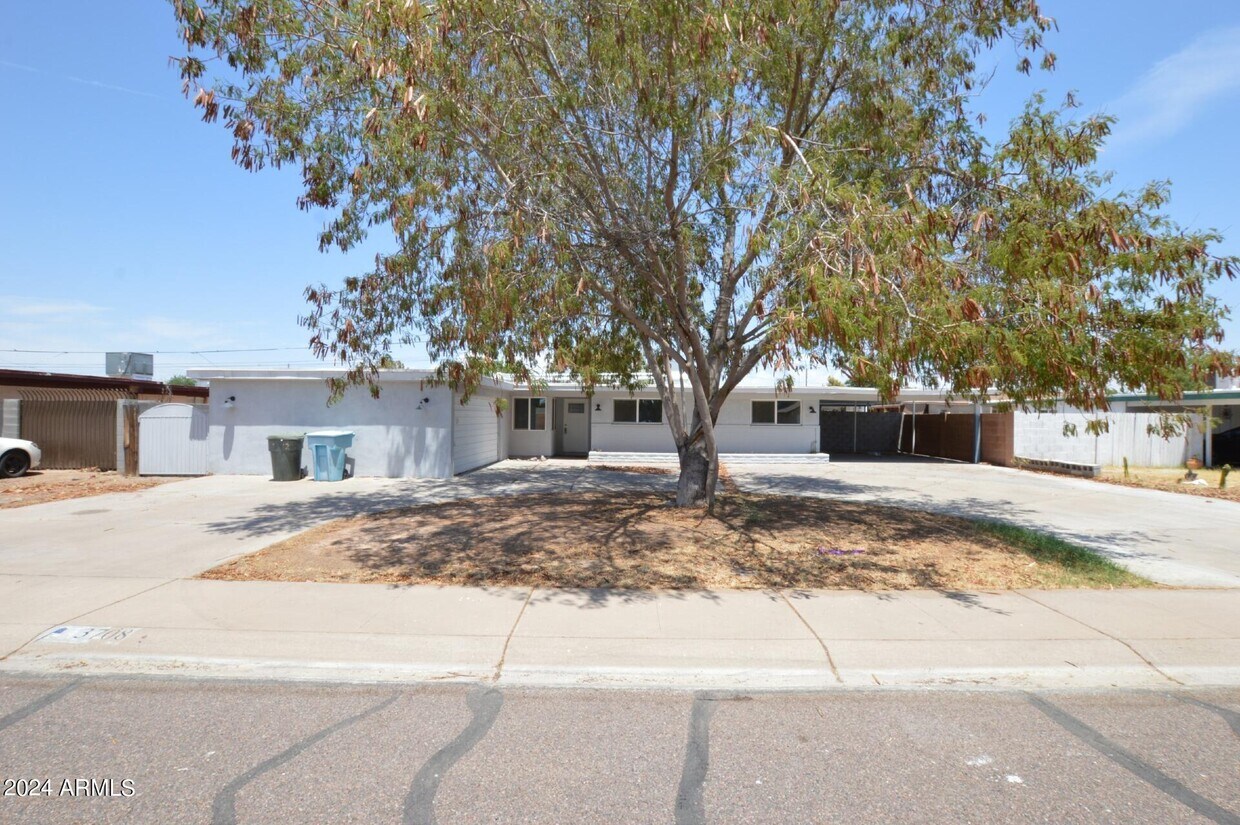 Primary Photo - 3708 W Royal Palm Rd