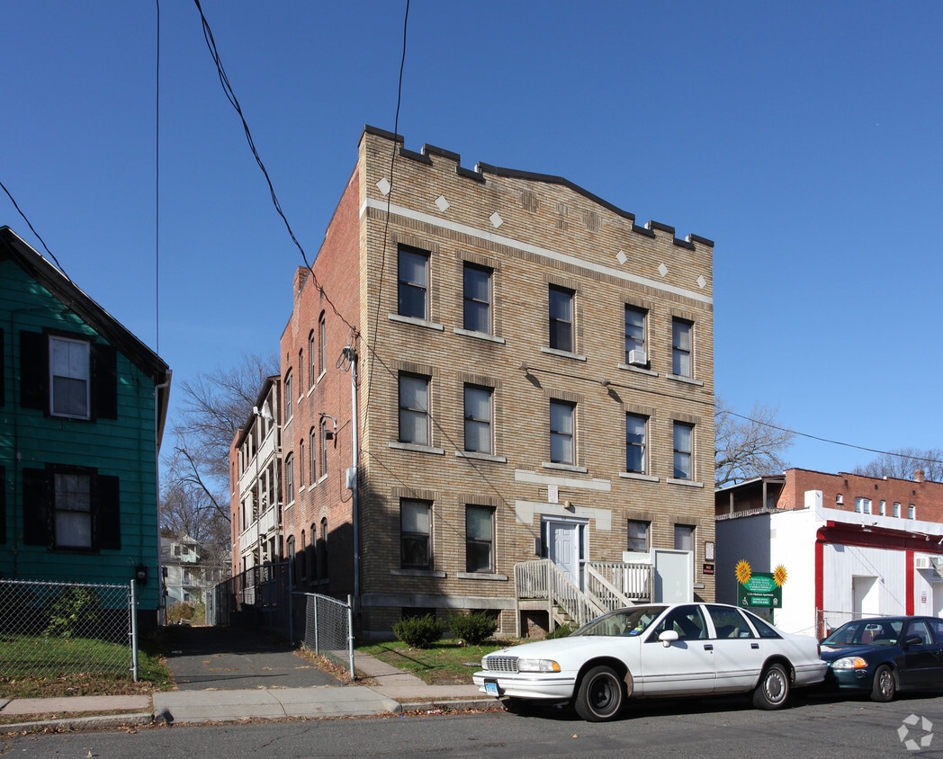 717 Garden St, Hartford, CT 06112 Apartments in Hartford, CT