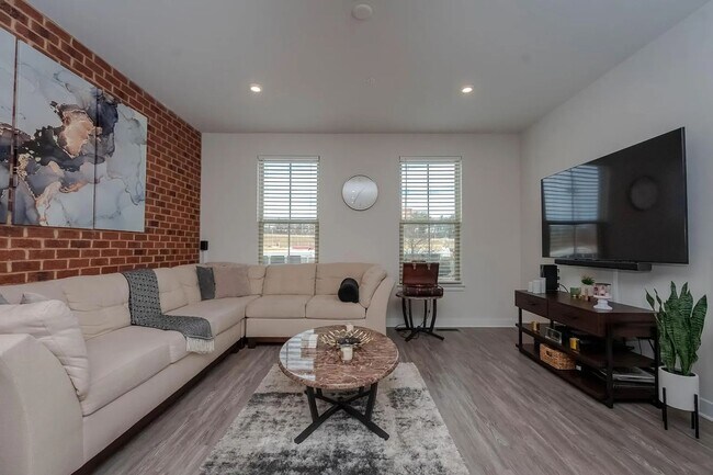 Foto del edificio - Charming 3Bed/3/5Bath in Greektown MD