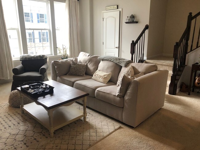 Foto del edificio - 124 Woodside Dr