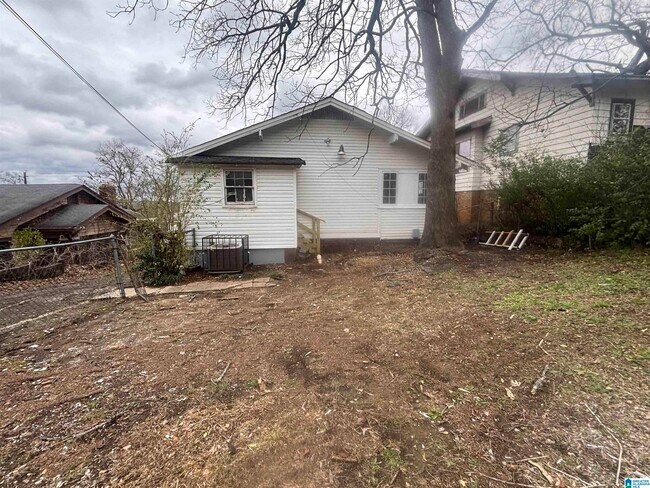 Foto del edificio - 1619 27th St W