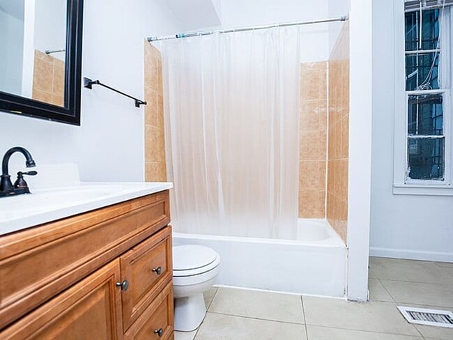 Building Photo - 1834 N Bissell St