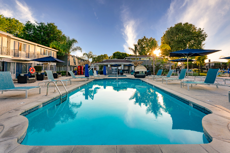 Foto principal - 624 S Glendora Ave