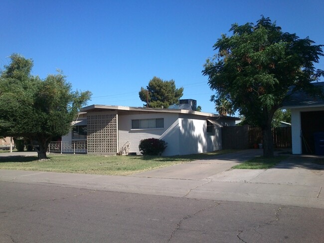 Front yard - 832 W 16th St