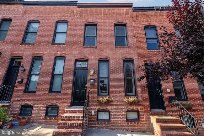 Building Photo - 3215 Fleet St