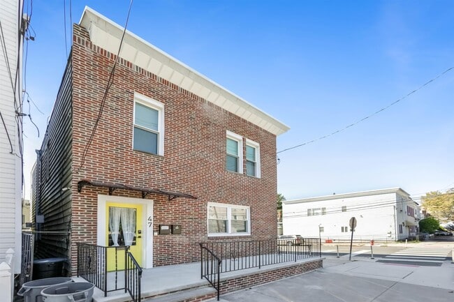 Building Photo - 47 CARLTON Ave