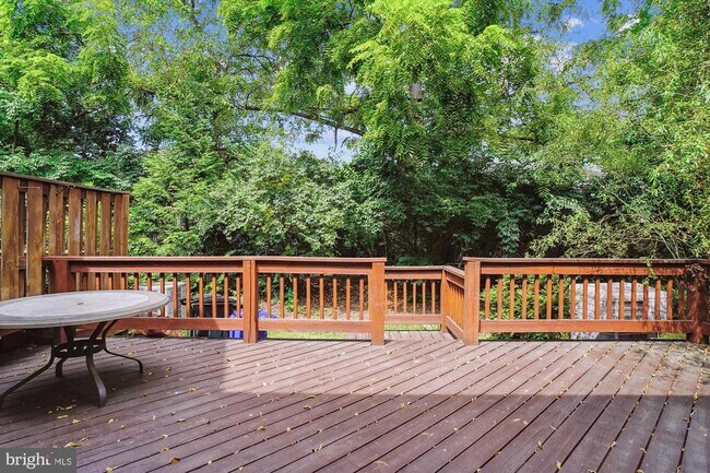 Foto del edificio - 10940 Brewer House Rd