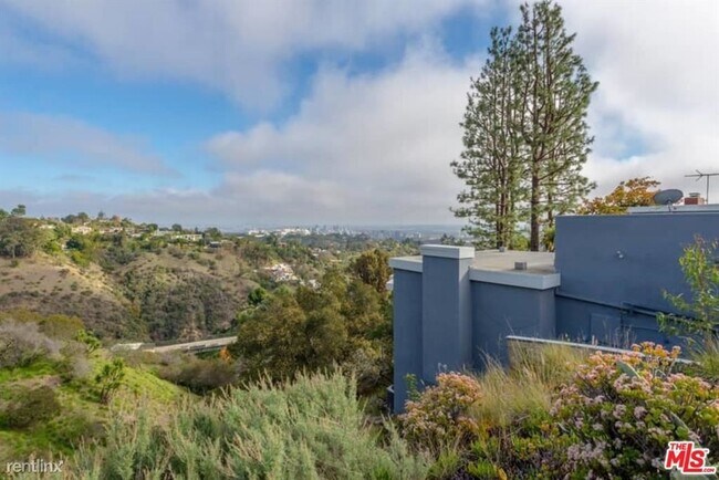 Foto del edificio - 5 br, 3 bath House - 1478 N Kenter Ave