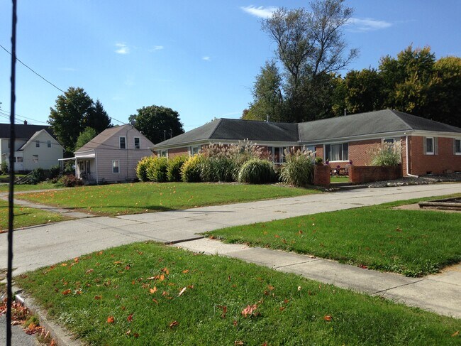 Parte frontal de la unidad - 120 Glendale St