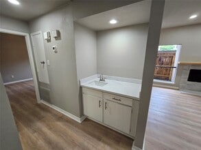 Building Photo - 1818 Augusta Dr