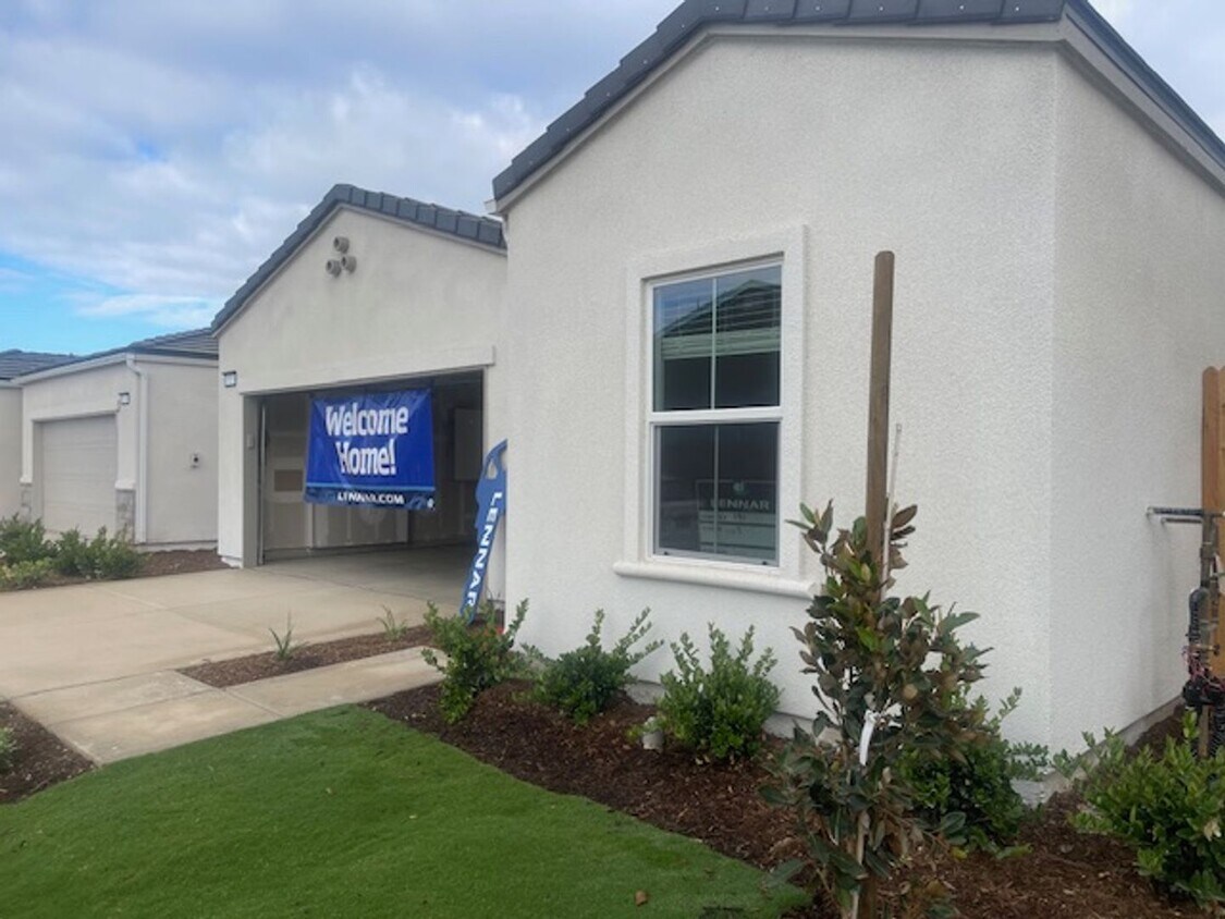 Foto principal - Spacious 3BR/2BA Home with Great Amenities in Madera!