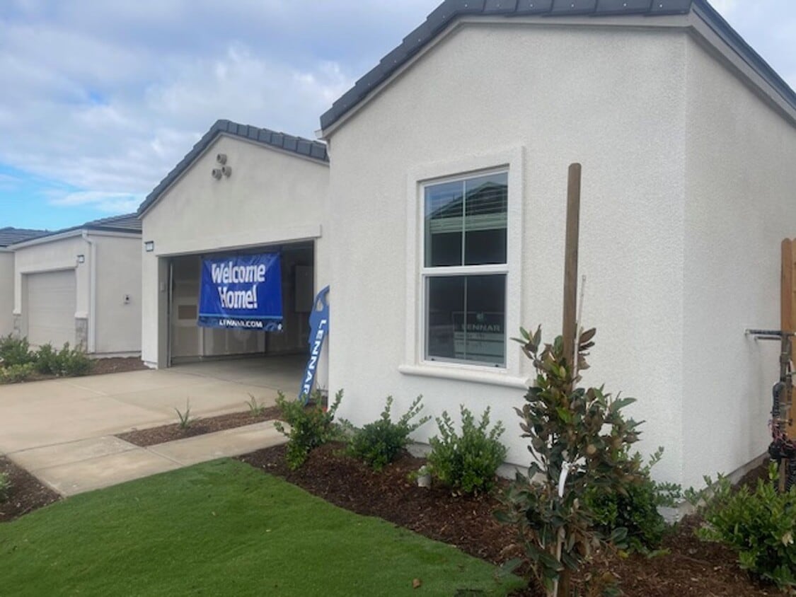 Primary Photo - Spacious 3BR/2BA Home with Great Amenities in Madera!